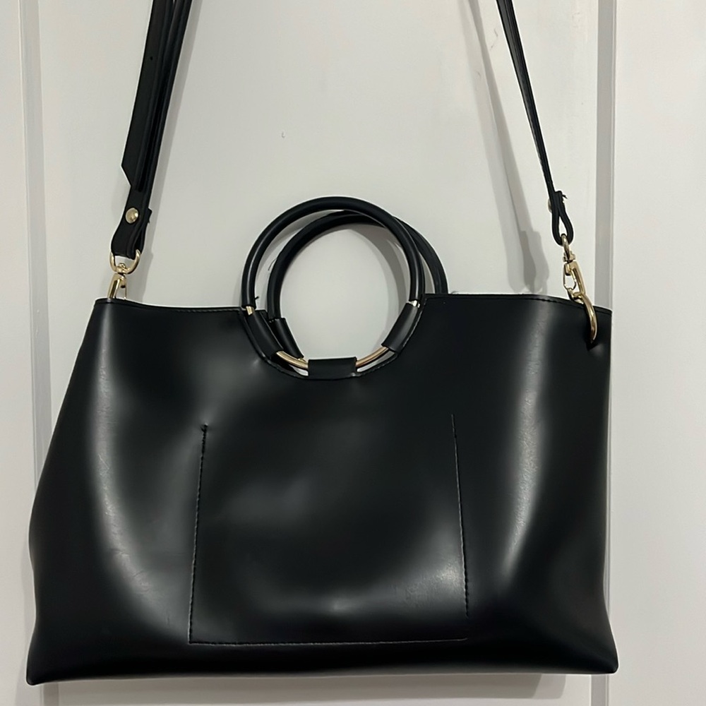 Cross body leather tote bag with round gold handle. Made in South Korea